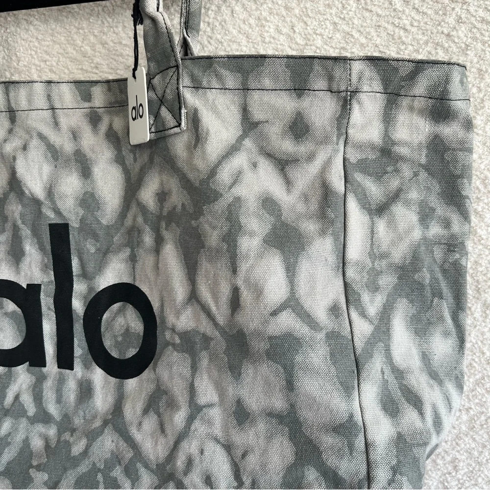 Alo‎ Yoga NWT Gray Tie Dye Shopper Tote Canvas Oversized Bag One Size